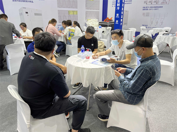 6月19-21日相聚上海 CPHI China【冠亚制冷】W4P06展位-冠亚恒温